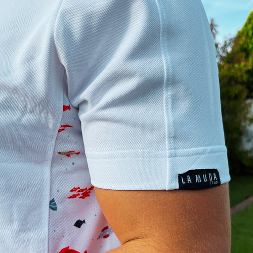 detalle de manga de polo con linea de peces