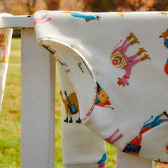 fotografia de detalle cuello pijama niño