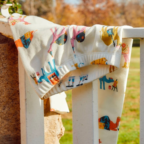 fotografia de detalle pantalon pijama niño