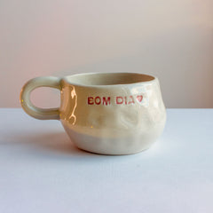 fotografía de taza con texto Bom dia