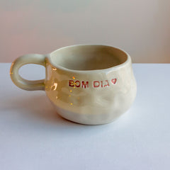 fotografía de taza con texto Bom dia