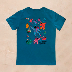 Camiseta azul 100% algodón con astronautas y frase Not Today Houston en la parte trasera.