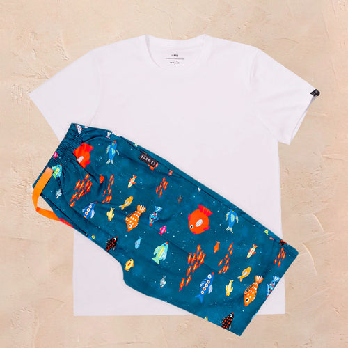 fotografía de camiseta de niño blanca y pantalón aqua parade
