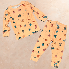 Pijama de niño en algodón con estampado divertido a rayas y astronautas.