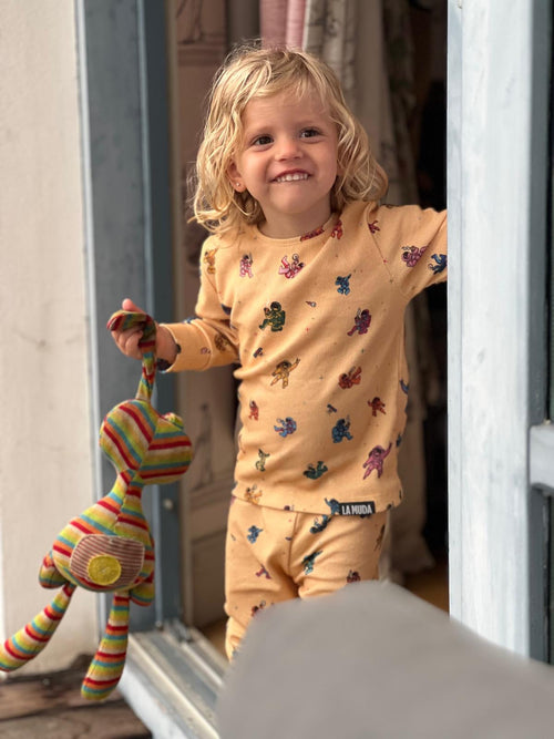Niña llevando pijama 2-3 de Not today, houston