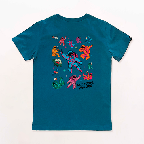 Camiseta azul 100% algodón con astronautas y frase Not Today Houston en la parte trasera.