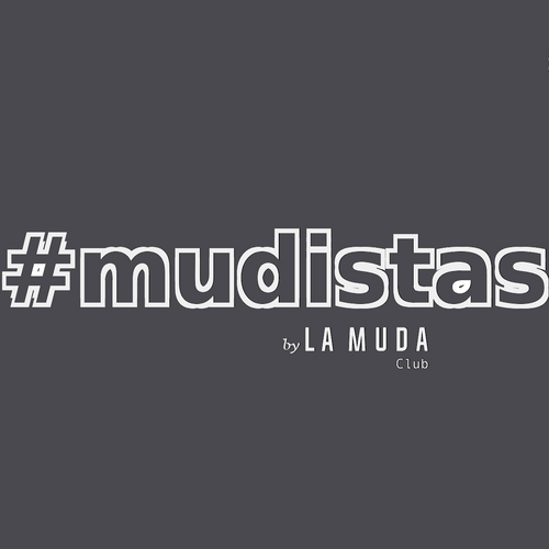 #Mudistas de la muda club en blanco sobre fondo gris